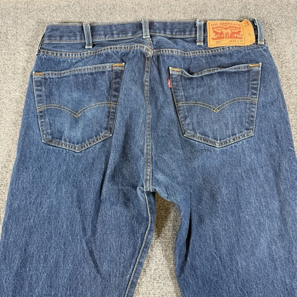 Levis 501 Jeans Mens 38x32 Blue Denim Straight Button Fly Medium Wash‎